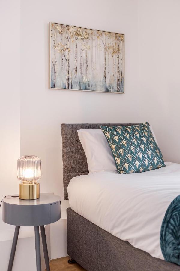 Modern Cosy London Flat By Damask Homes Ilford Eksteriør bilde