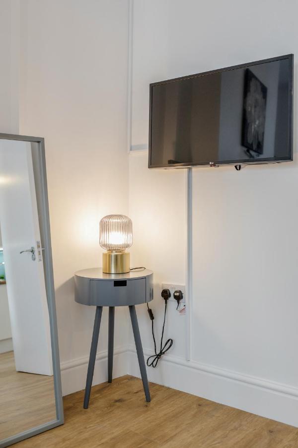 Modern Cosy London Flat By Damask Homes Ilford Eksteriør bilde